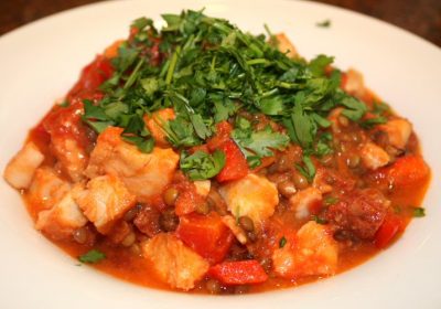 Spaans stoofpotje met kabeljauw en linzen; recept; recepten; hoofdgerecht; hoofdgerechten; stoofpot; stoofschotel; kabeljauw; linzen; paprika; chorizo