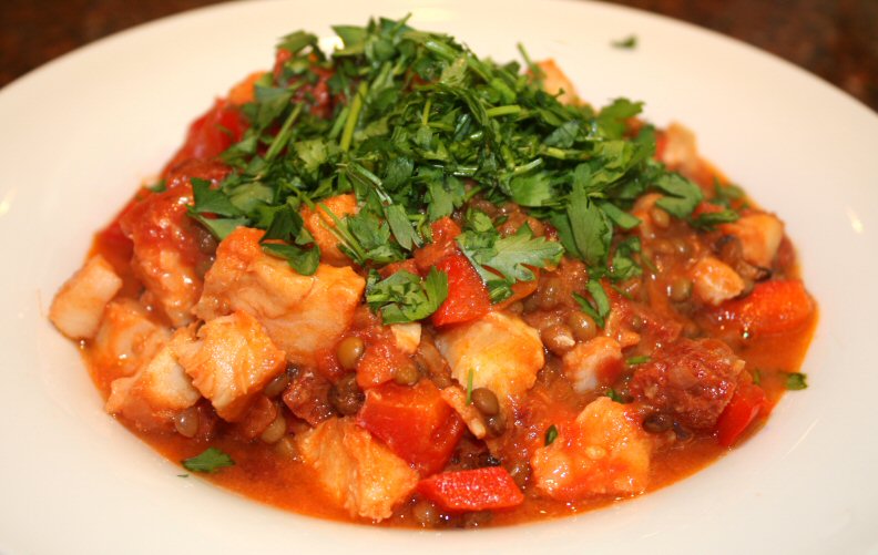 Spaans stoofpotje met kabeljauw en linzen; recept; recepten; hoofdgerecht; hoofdgerechten; stoofpot; stoofschotel; kabeljauw; linzen; paprika; chorizo