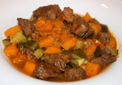 Marokkaanse stoofschotel met rundvlees en pompoen; recept; recepten; hoofdgerecht; hoofdgerechten; stoofschotel; marokkaans; pompoen; rundvlees; courgette;