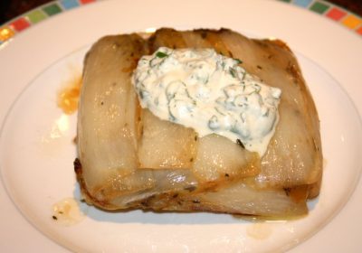 Tarte tatin van witlof; recept; recepten; hoofdgerecht; hoofdgerechten; hartige taart; quiche; tarte tatin; witlof; bladerdeeg; peterselie