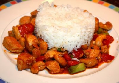Thaise kip met rode curry en cashewnoten; recept; recepten; hoofdgerecht; hoofdgerechten; thais; kip; paprika; cashewnoten
