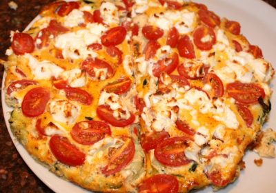 Frittata met geitenkaas, tomaten en prei; recept; recepten; hoofdgerecht; hoofdgerechten; italiaans; frittata; oven; ei; eiren; tomaat; tomaten; kerstomaat; kerstomaten; geitenkaas