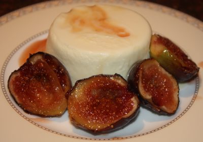 Pannacotta met gekarameliseerde vijgen; recept; recepten; nagerecht; nagerechten; dessert; desserts; toetje; toetjes; pannacotta; vijg; vijgen; honing; slagroom