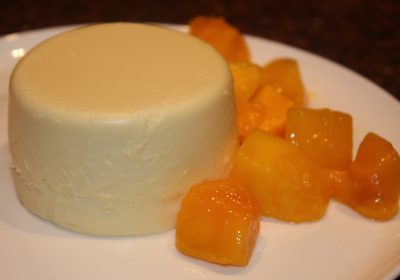 Panna cotta met passievruchten en mango; recept; recepten; nagerecht; nagerechten; toetje; dessert; desserts; pannacotta; panna cotta; slagroom; vanille; passievrucht; passievruchten; mango